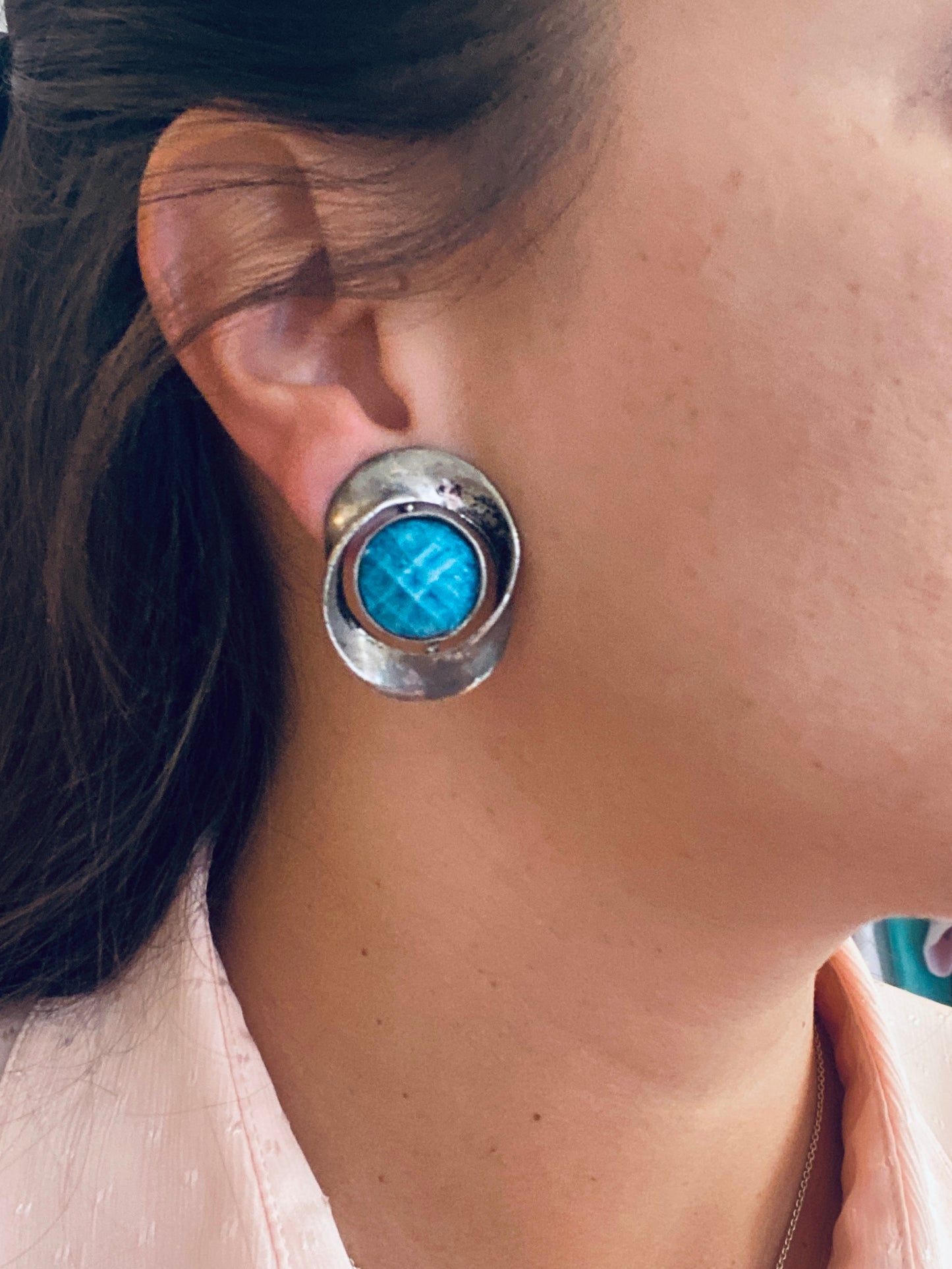 Clips Vintage ovales argentés avec cabochon bleu