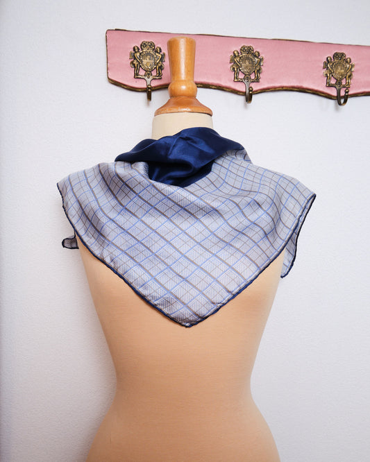 Petit foulard vintage en soie signé Anne Klein