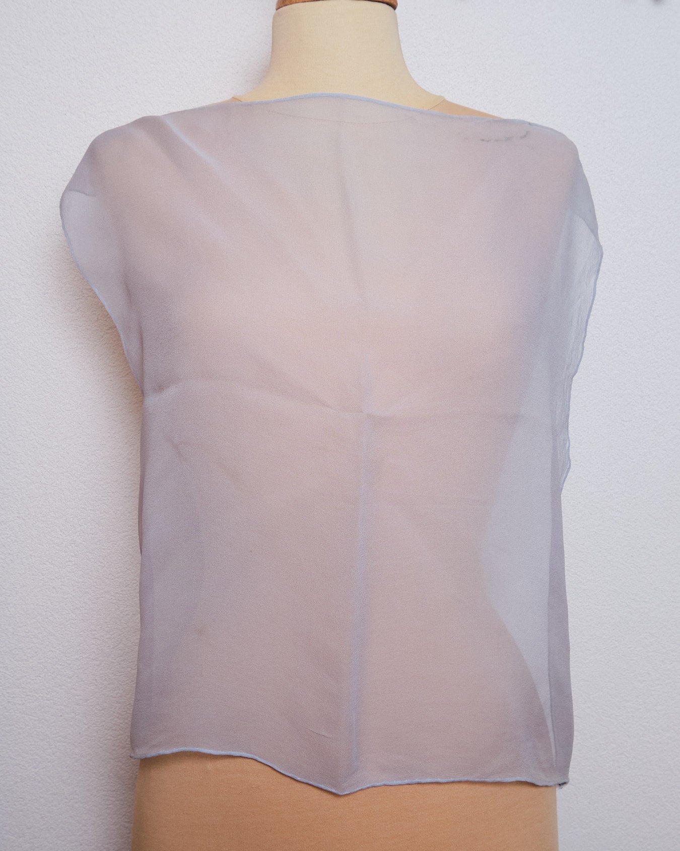 Foulard vintage en crêpe de soie bleu ciel pâle