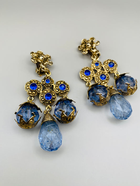 Clips pendants dorés avec pampilles bleues