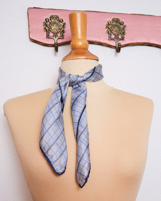 Petit foulard vintage en soie signé Anne Klein