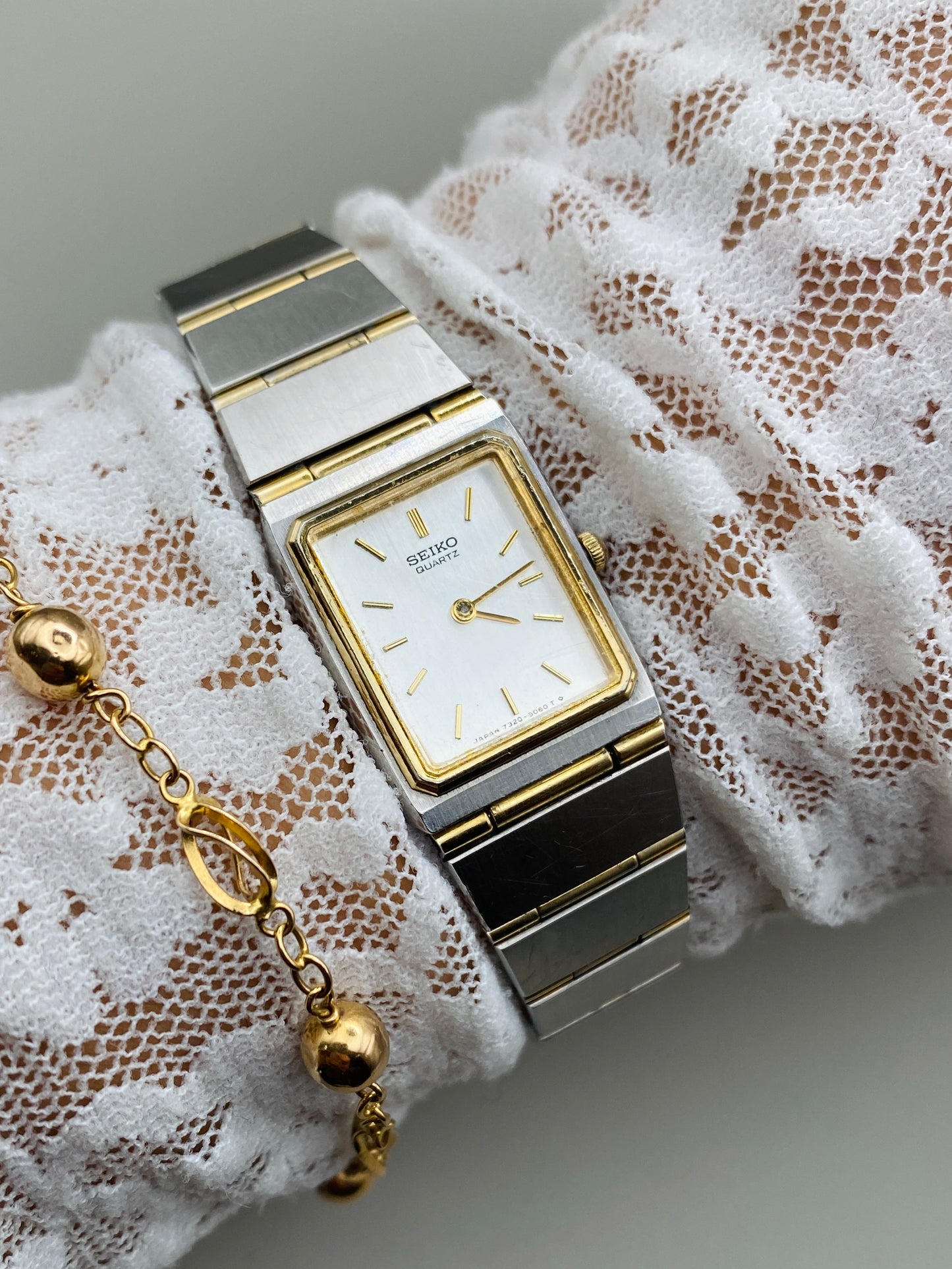 Montre Seiko Vintage Bicolore – Élégance 80s petit poignet