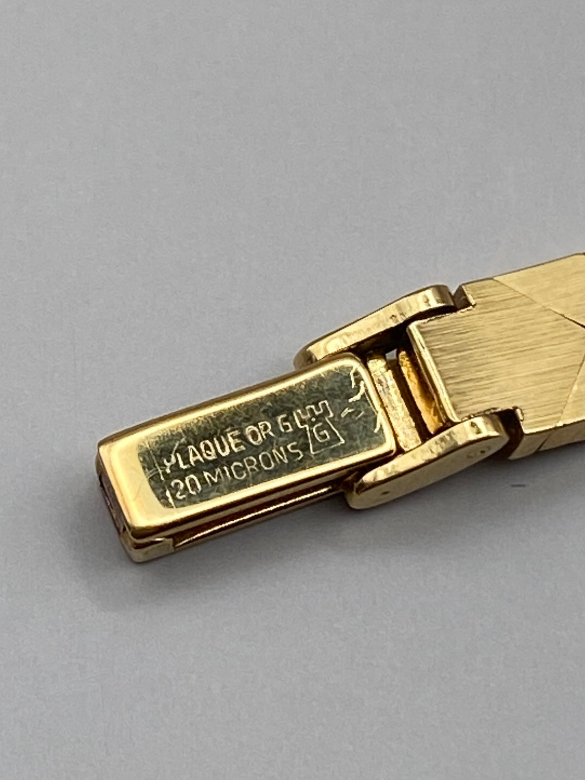 Montre Fortis vintage 50s – montre-bijou à bracelet chevrons (laqué or)