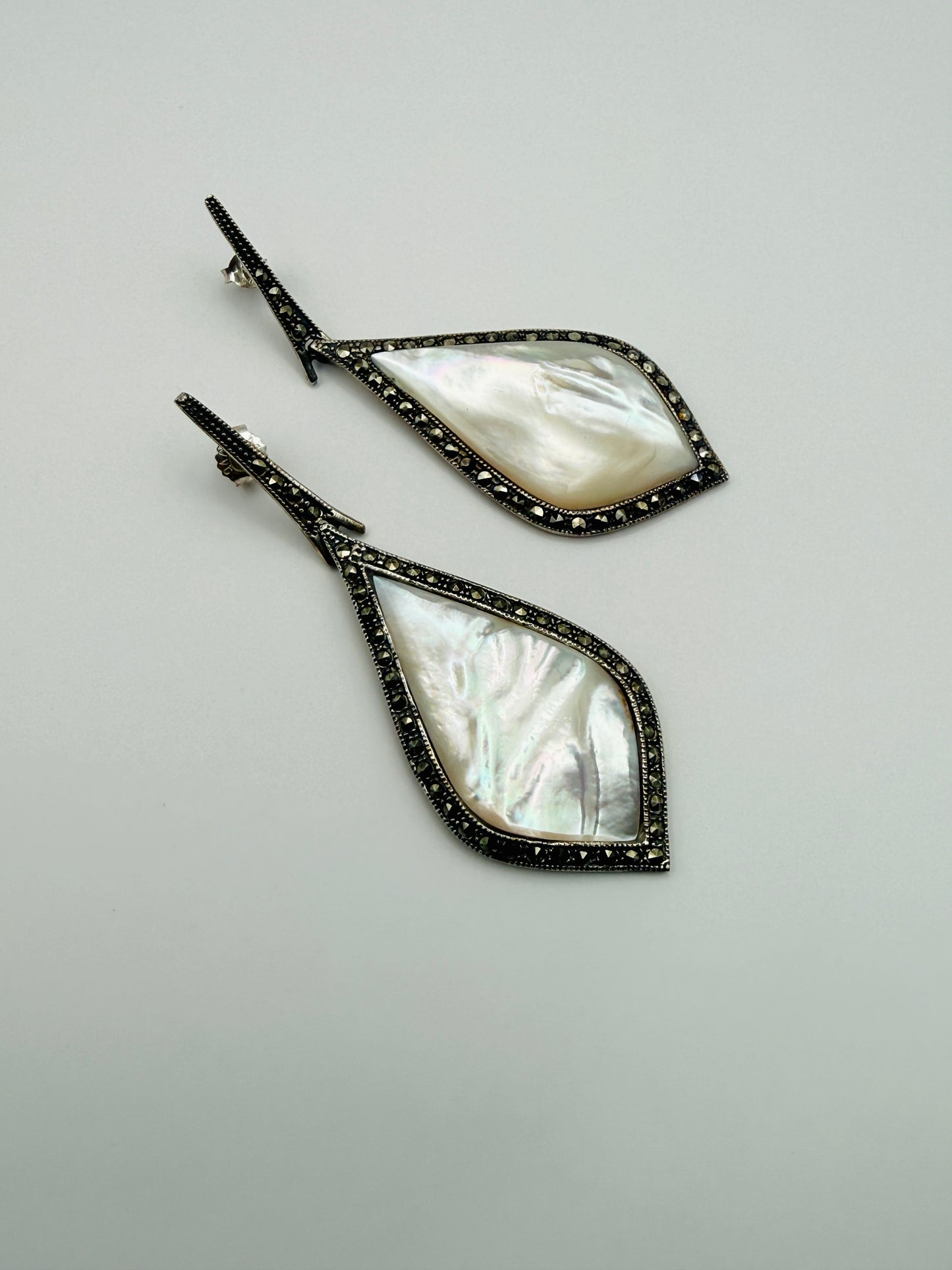 Boucles d’oreilles vintage en argent 925, nacre & marcassites