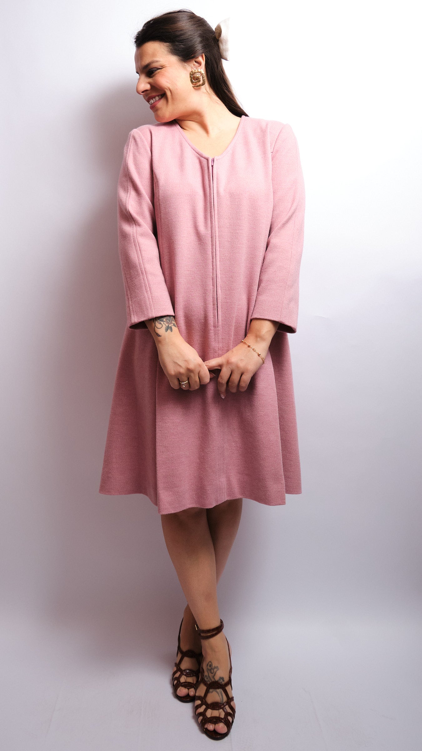 Robe vintage en laine faite main, à la silhouette épurée et intemporelle 60s