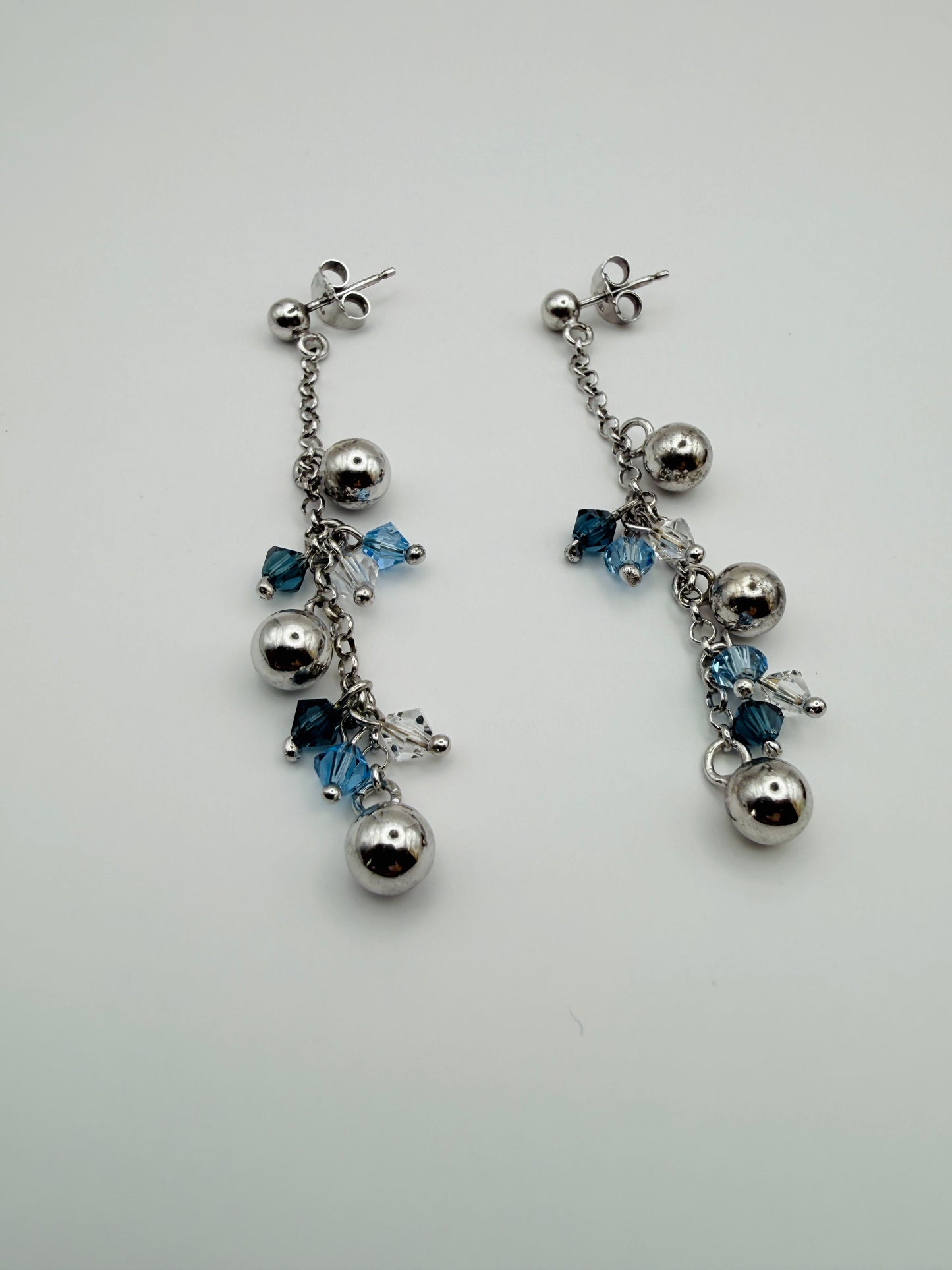 Boucles d’oreilles pendantes argent 925 et cristaux bleus