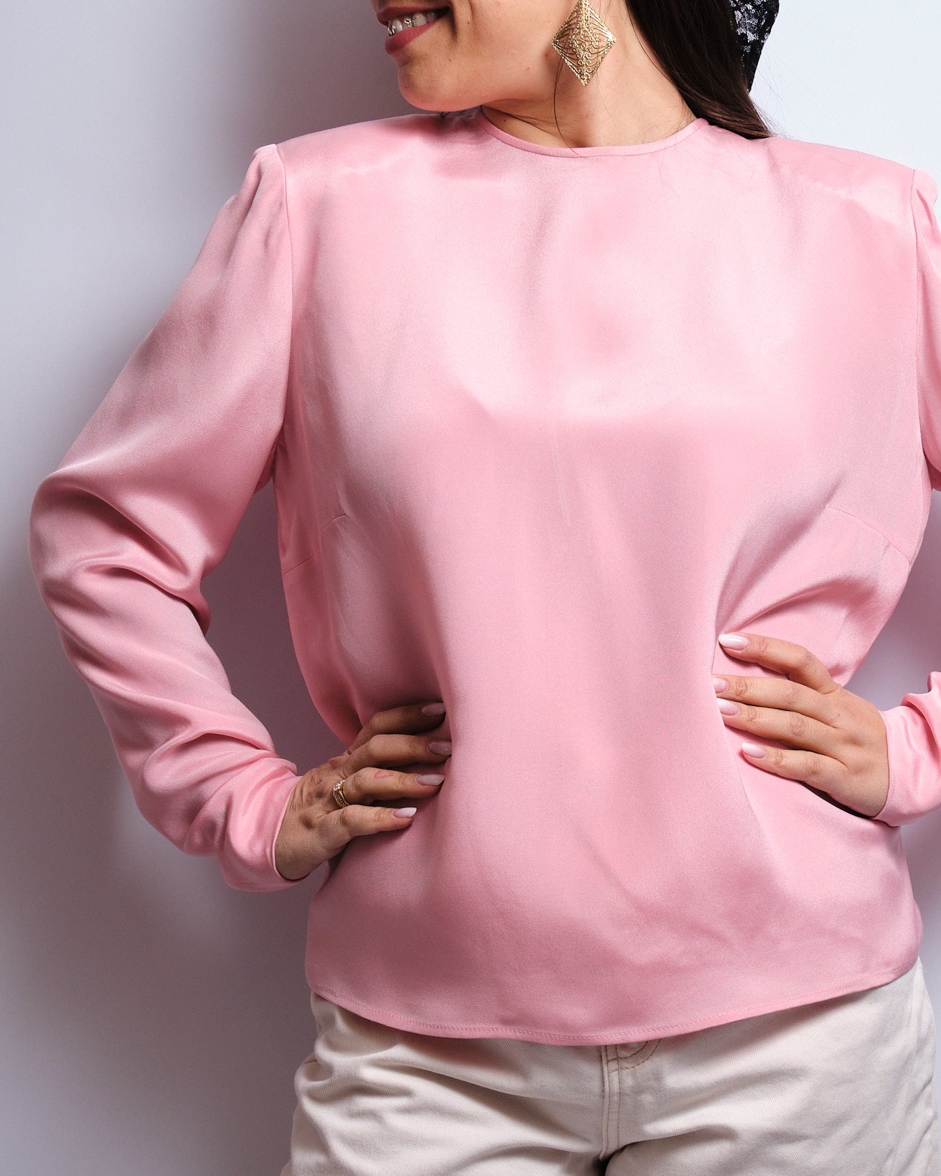 Chemisier vintage en soie – rose, lavallière amovible, pièce artisanale faite main