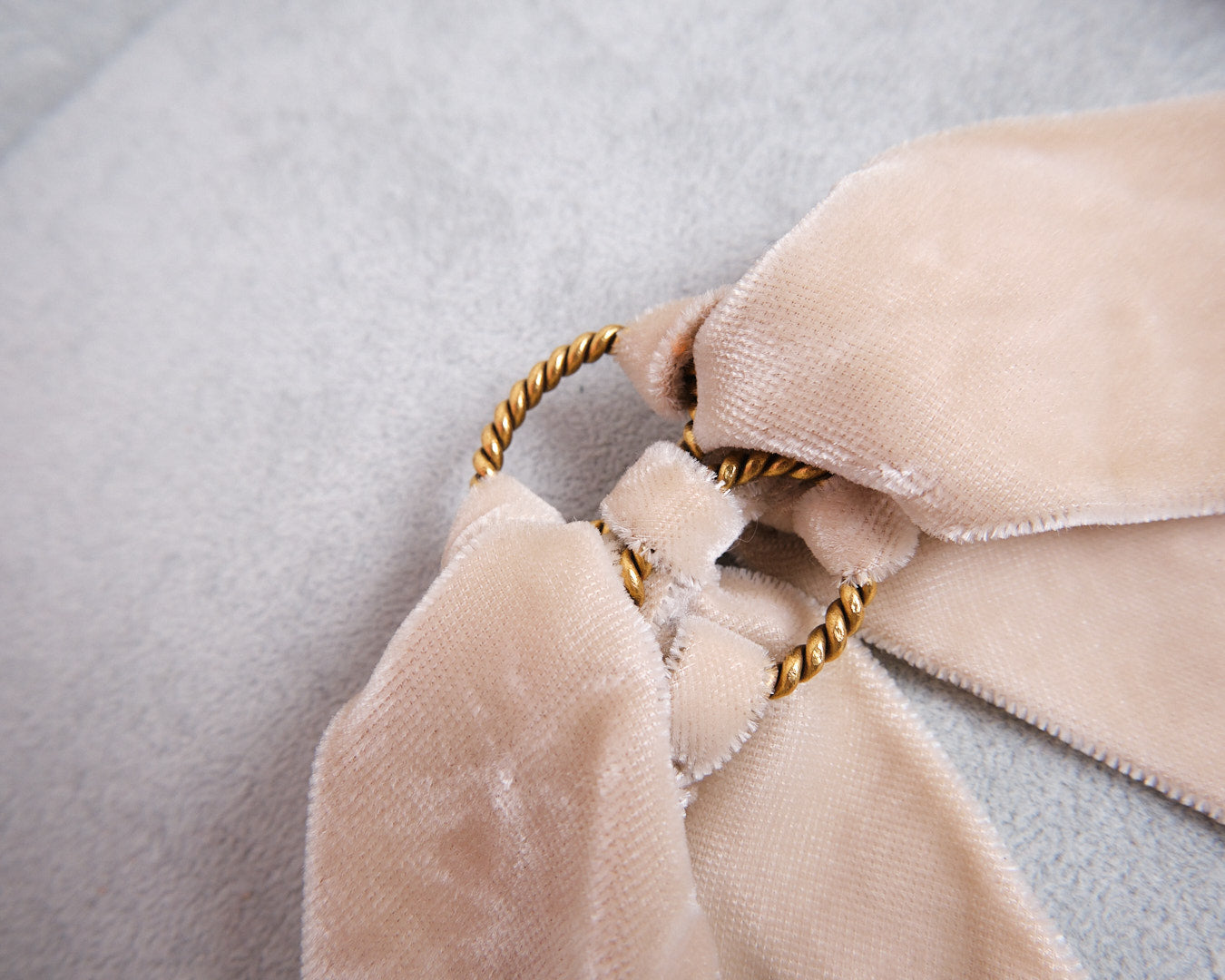 Barrette vintage en velours beige signée Arifior Creazioni