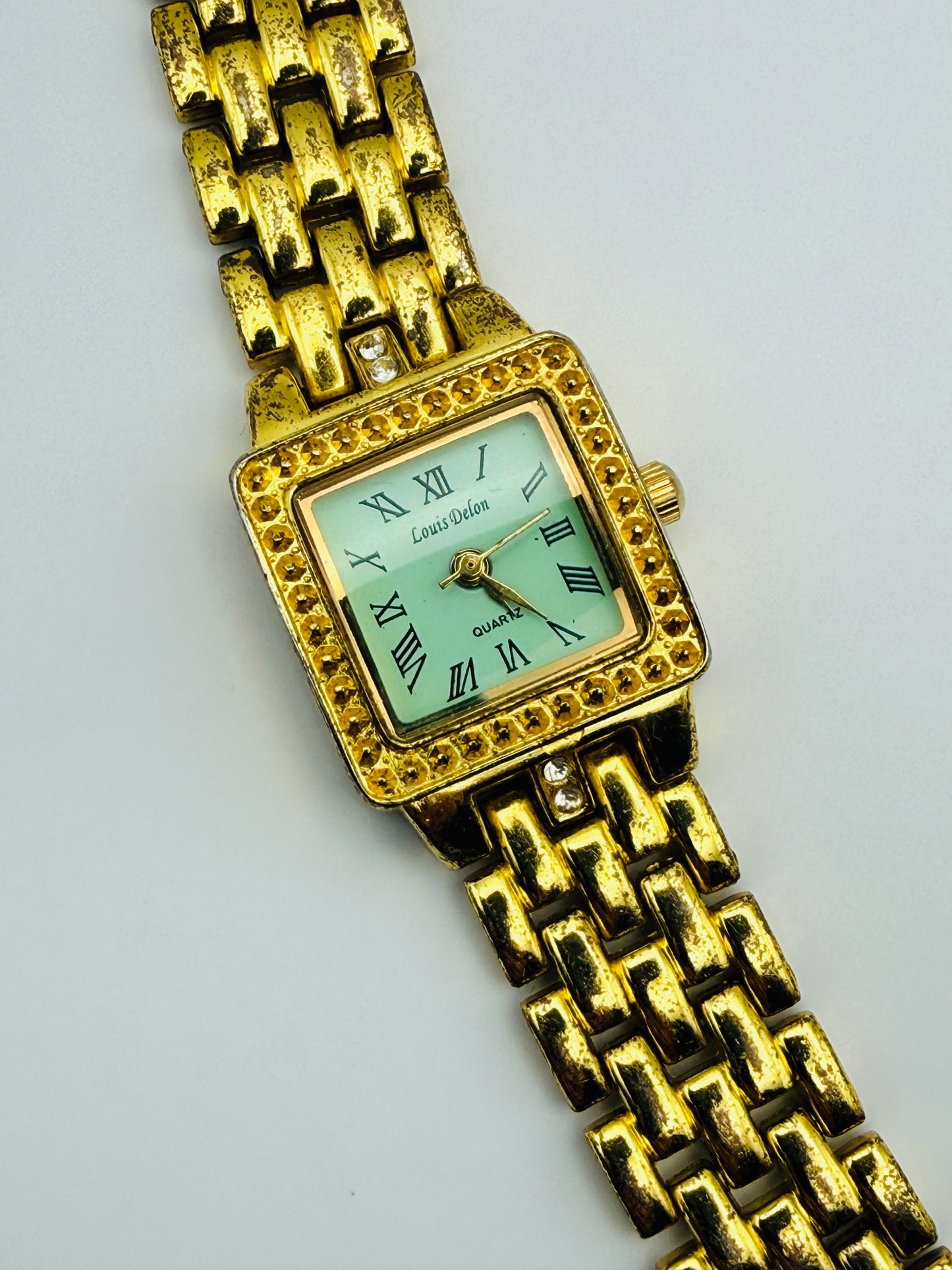Montre vintage Louis Dolon dorée – cadran carré serti de strass