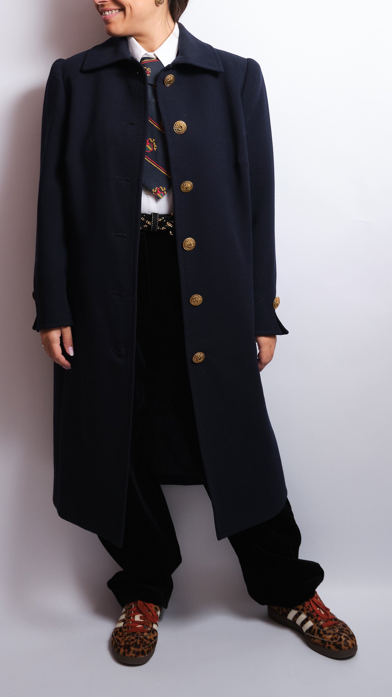 RESERVÉ•Manteau en laine bleu nuit – Boutons dorés artisanaux – Italie, années 70