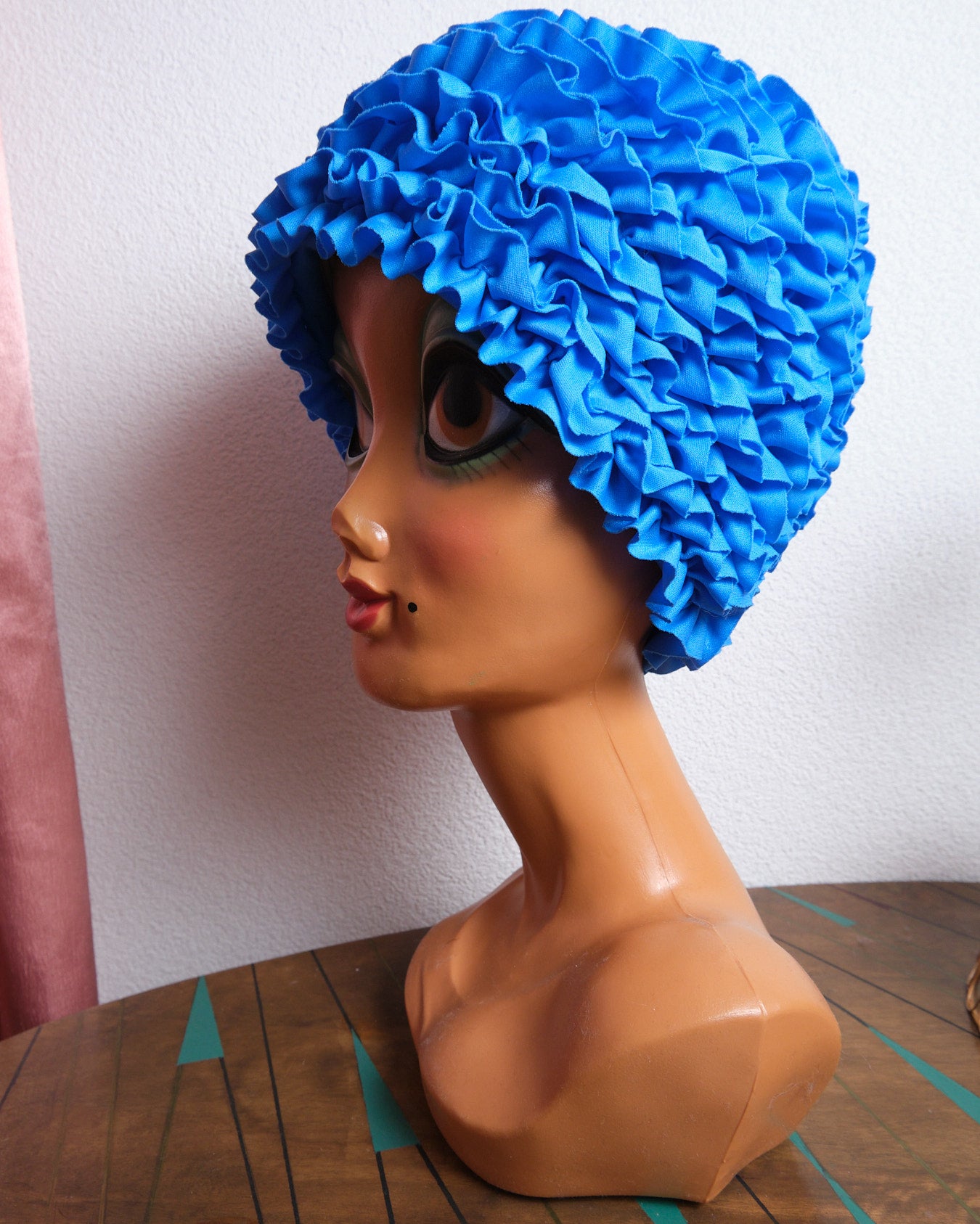 Bonnet de bain vintage bleu électrique à volants