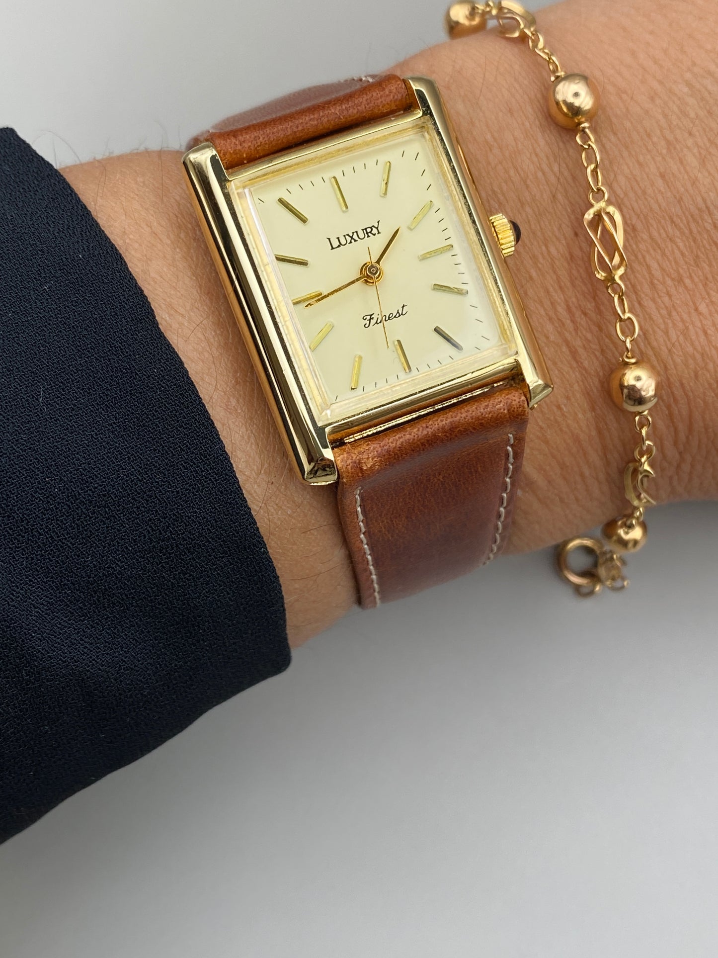 Montre Vintage Luxury Finest 80s – Mouvement automatique, dorée avec bracelet cuir neuf