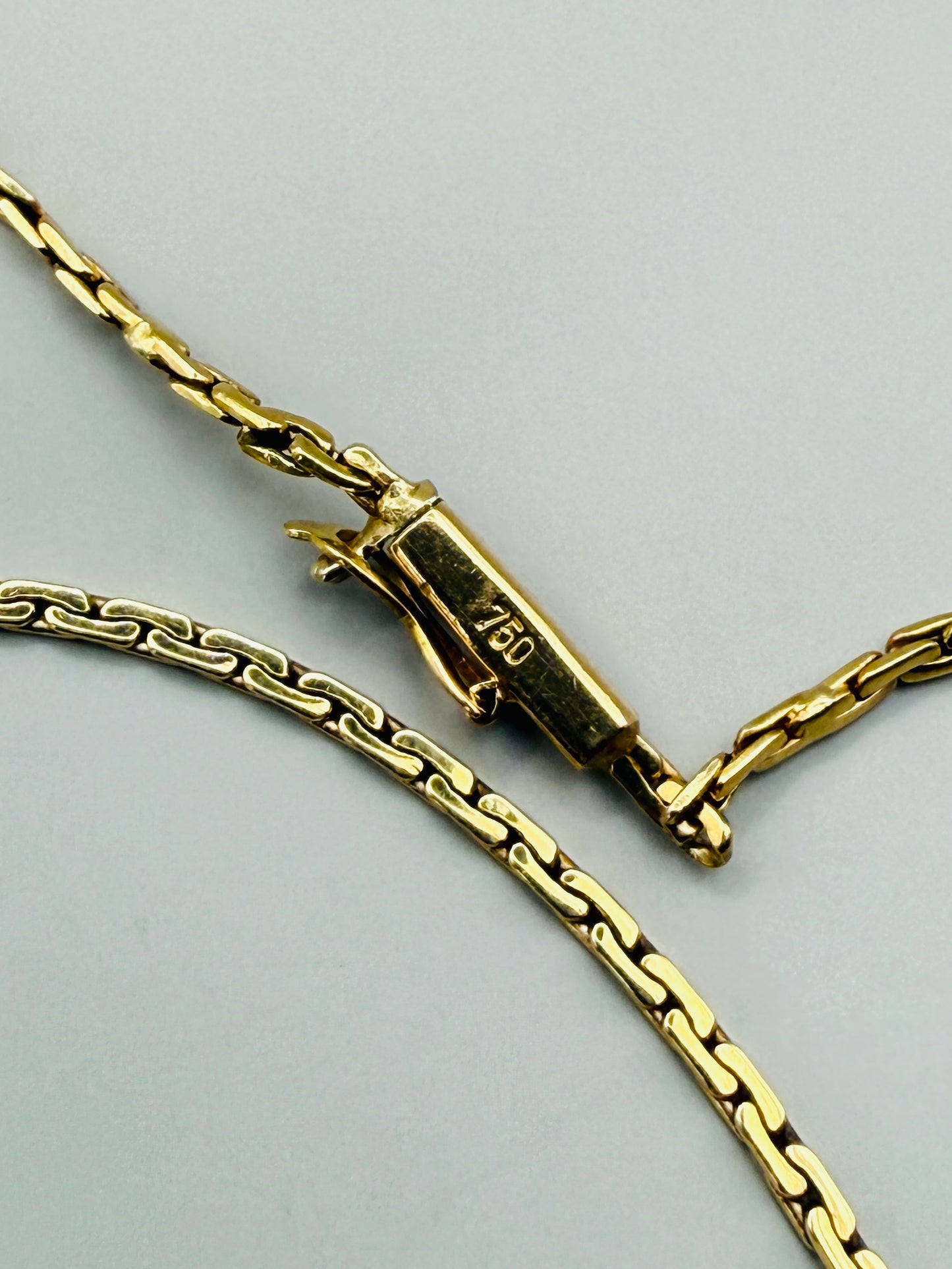 Collier vintage diamants en or 18 carats – ligne de lumière