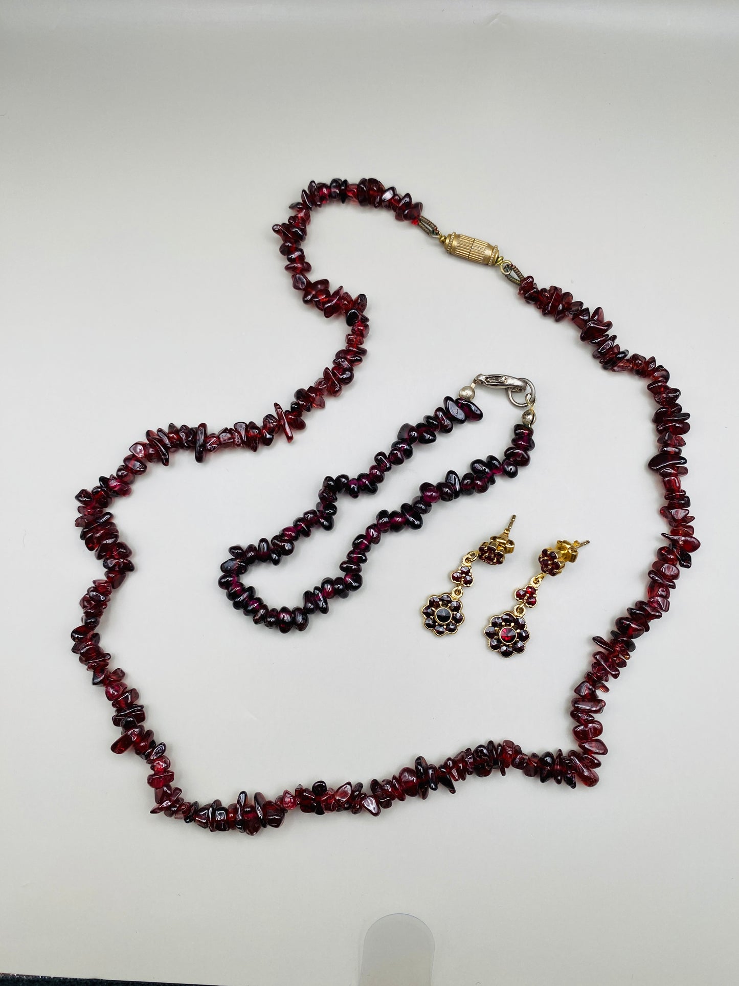 Set collier et bracelet grenats chips