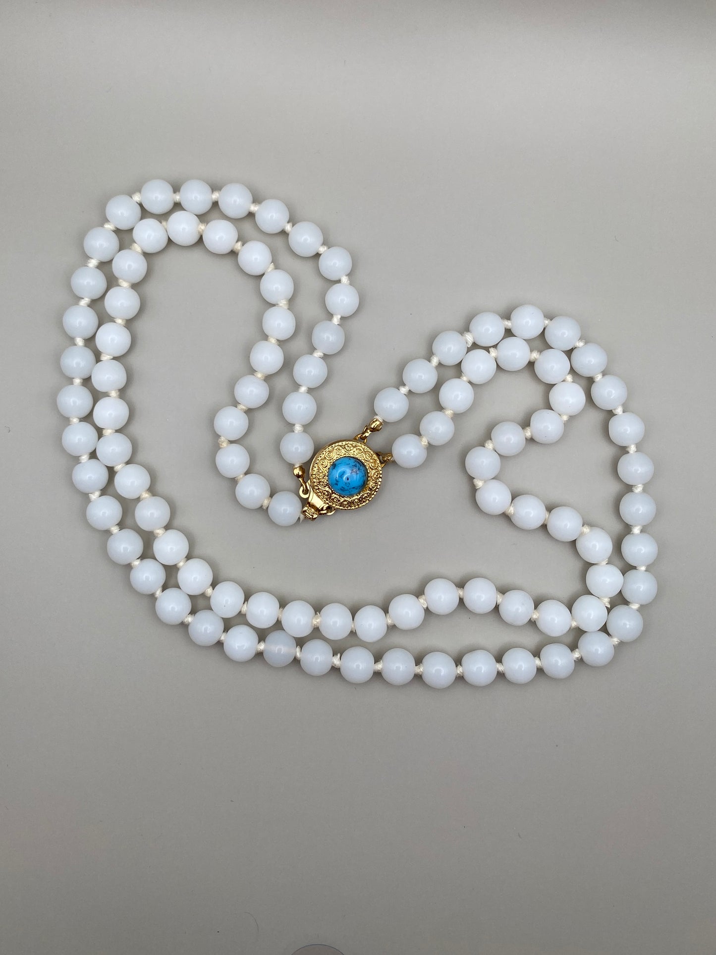 Collier Vintage en perles de verre blanches