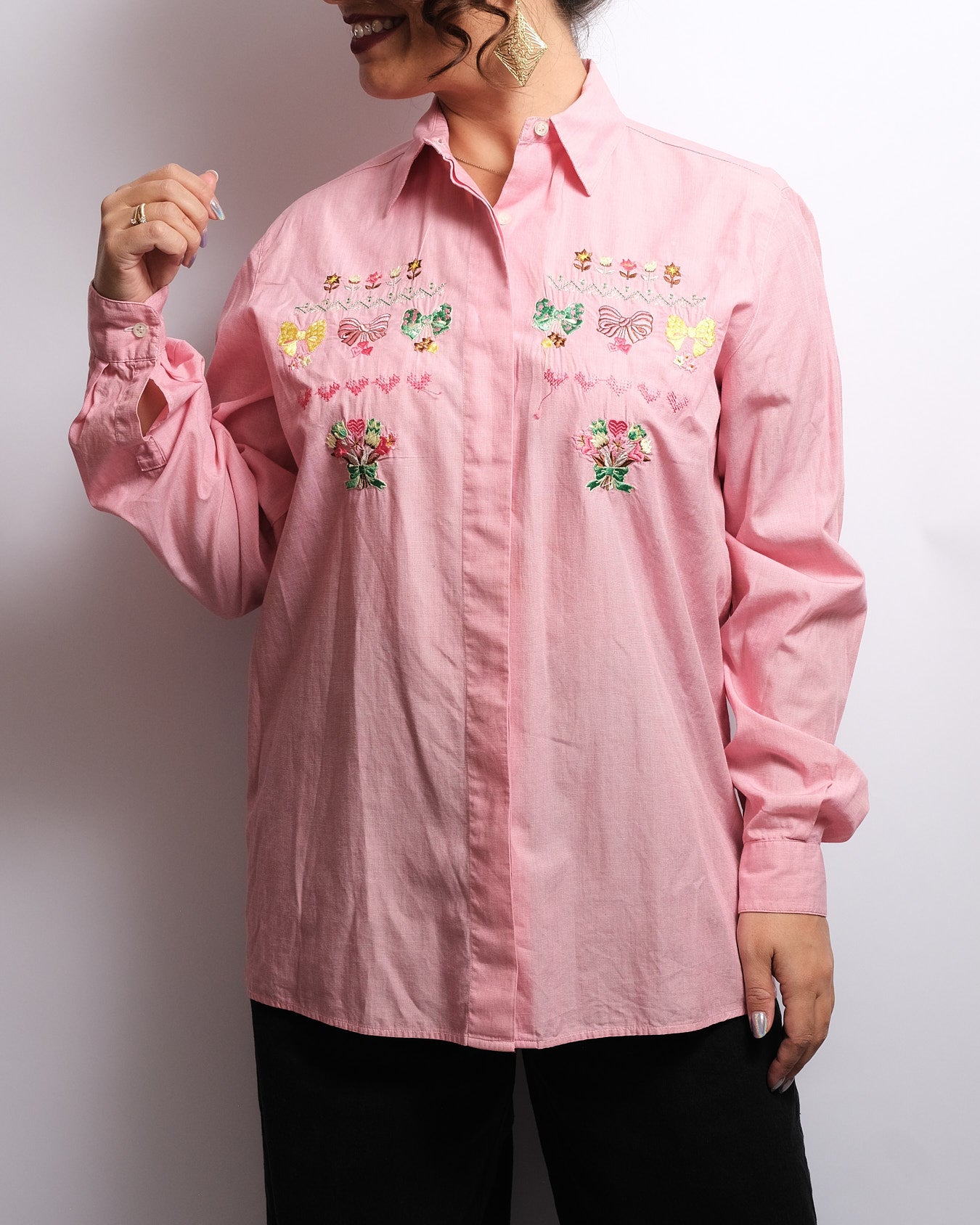 Chemisier rose brodé – travail artisanal, années 80