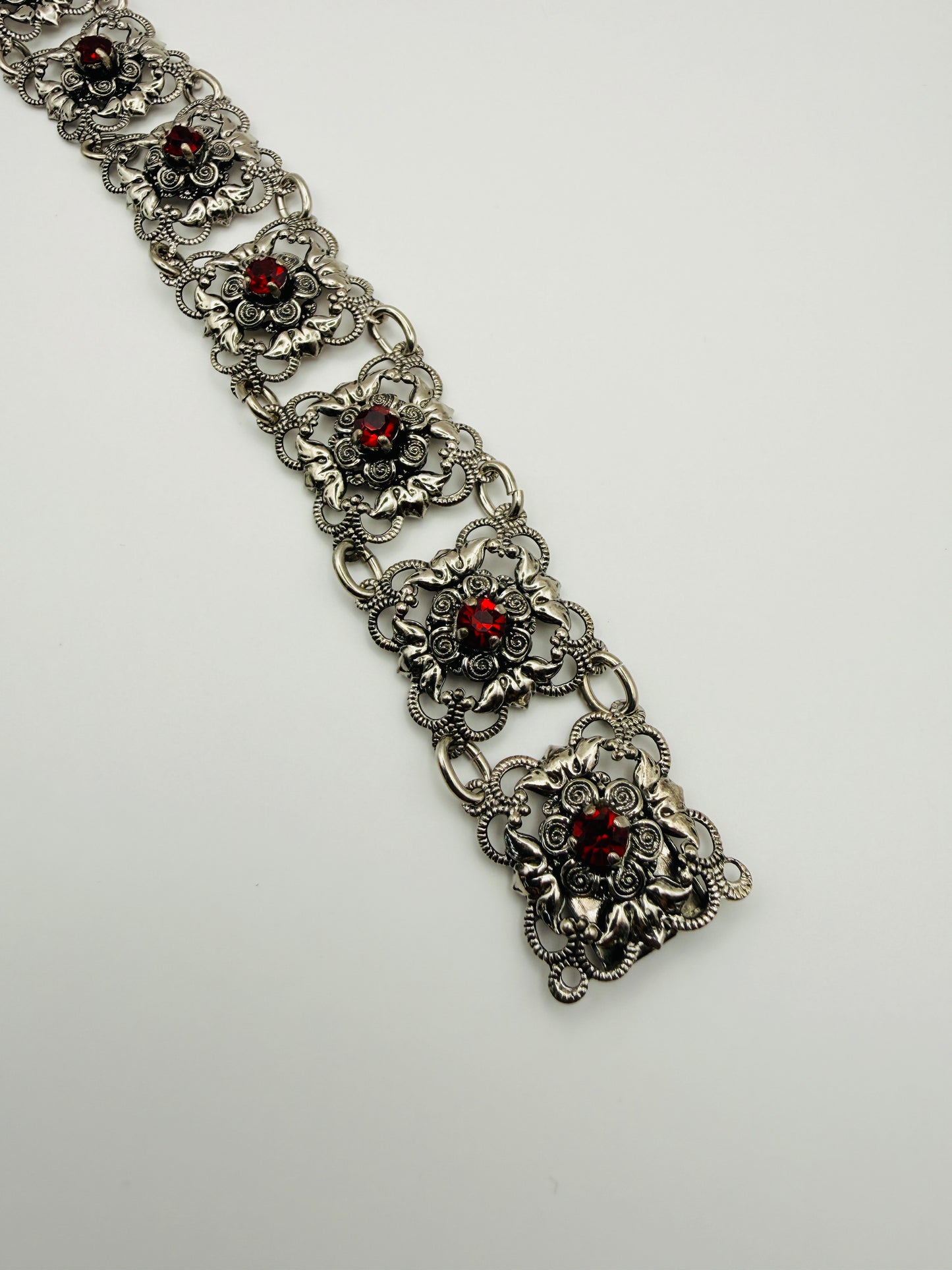 Bracelet vintage esprit grenat argenté