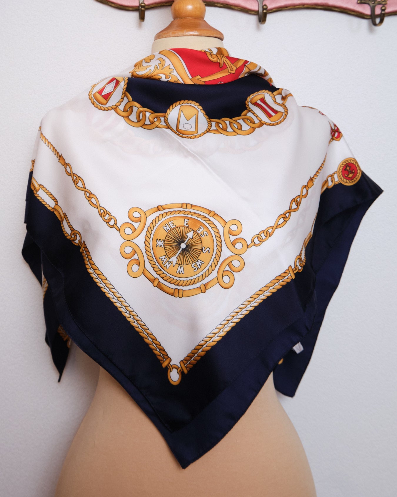 Grand foulard vintage en polyester satiné