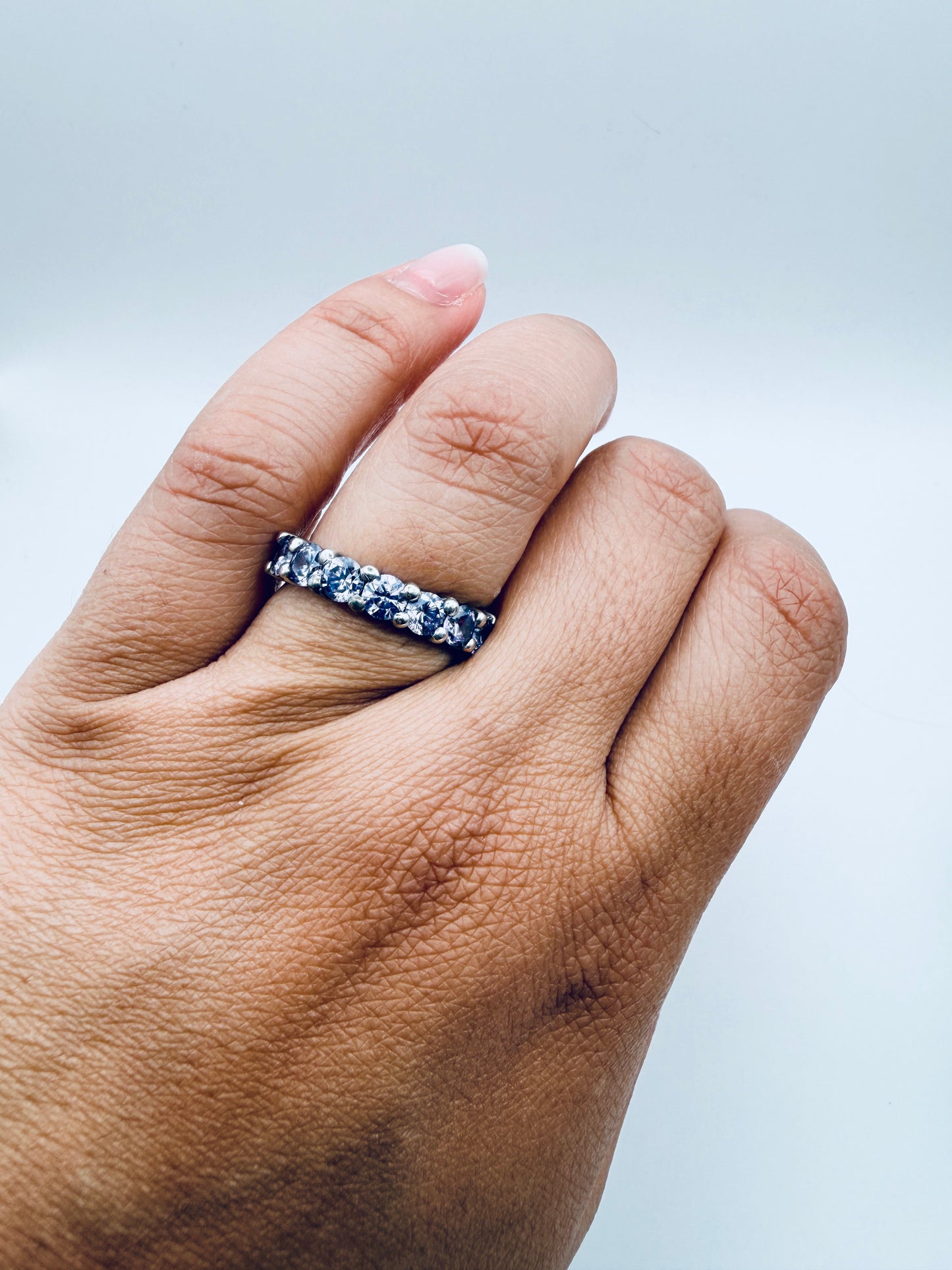 Bague rivière en argent 925 et pierres violettes