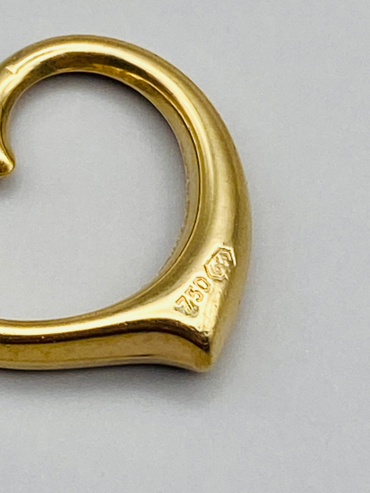 Pendentif vintage cœur ajouré en or 18 carats