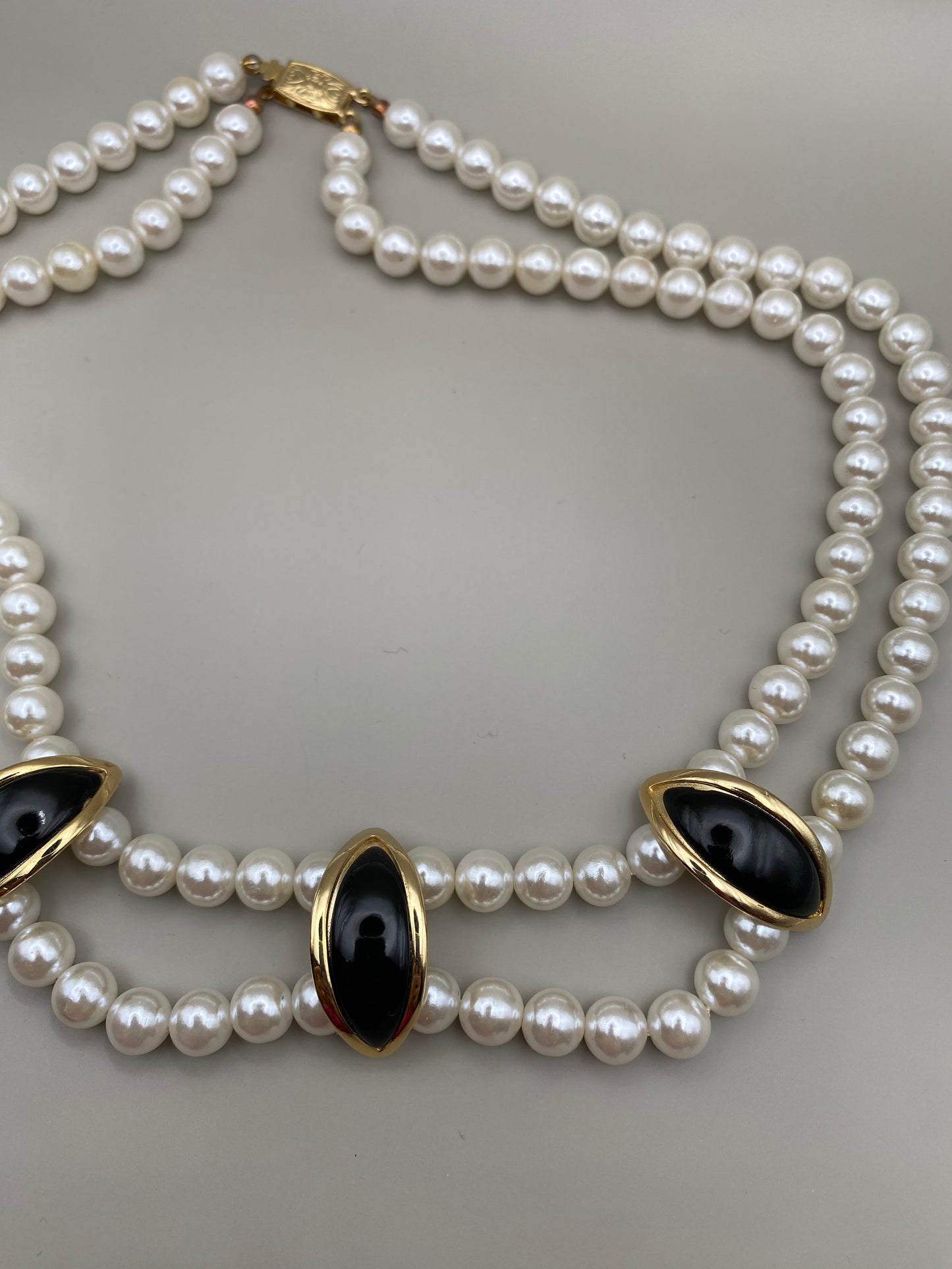 Collier Vintage en perles de verre nacrées