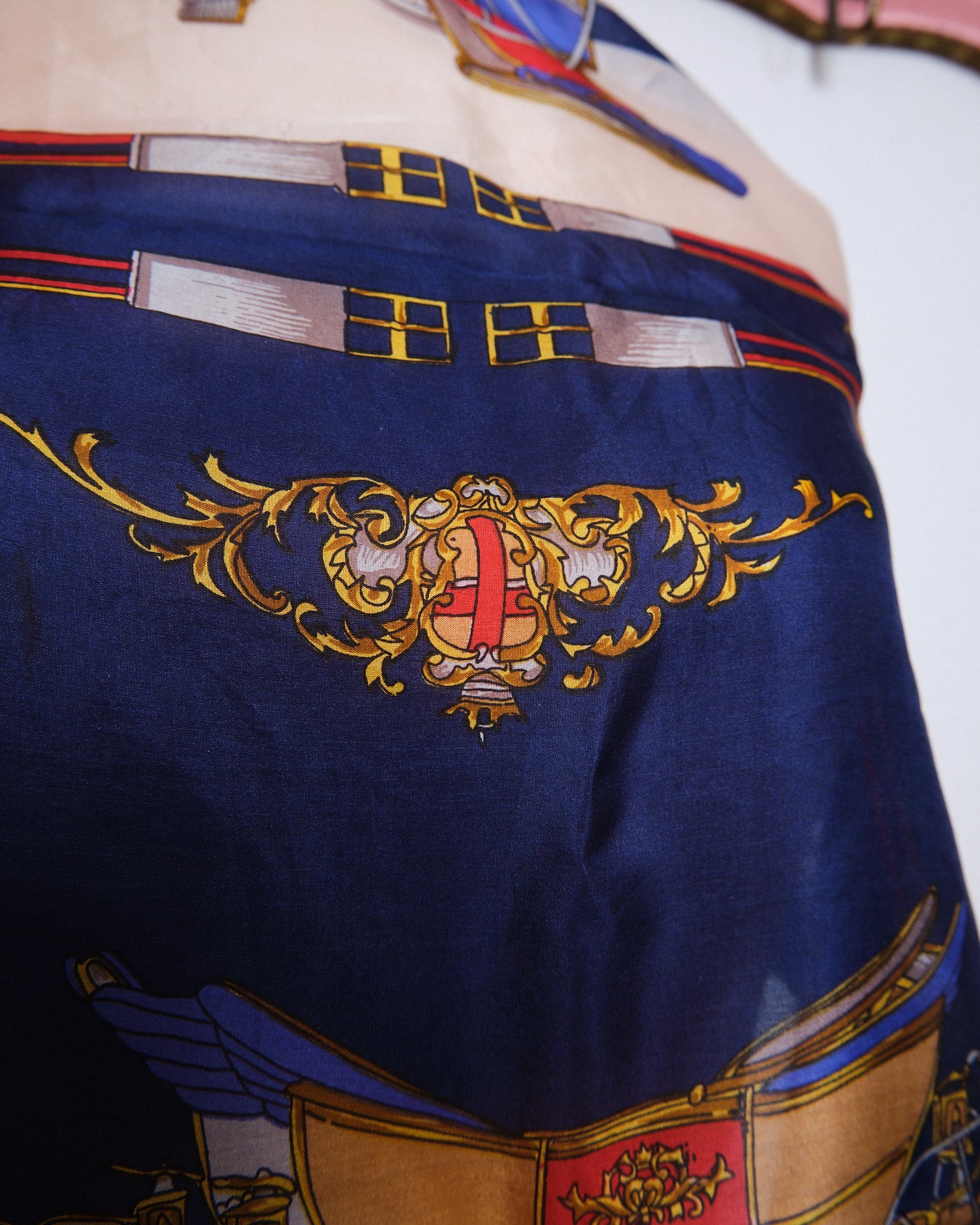 Grand foulard vintage en polyester satiné