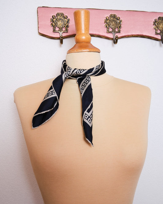 Petit foulard vintage en soie bleu marine profond
