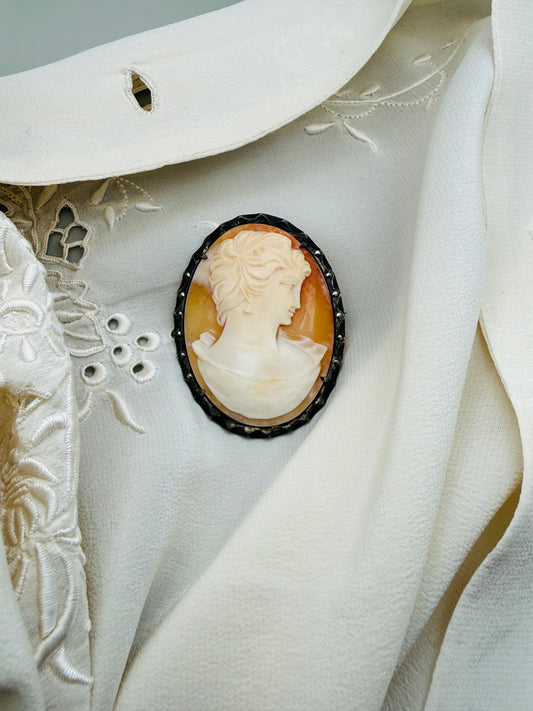 Camée ancien en coquillage sculpté – monture argent 800