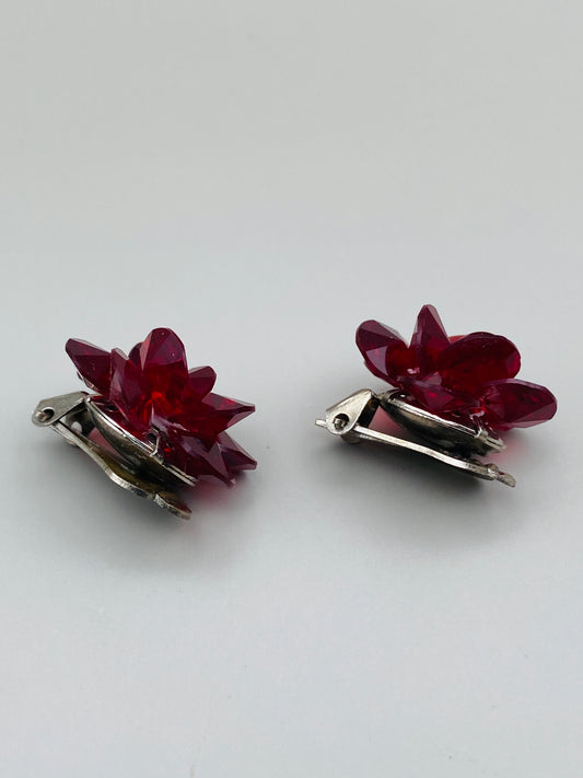 Boucles d’oreilles vintage clip – Fleur rouge facettée