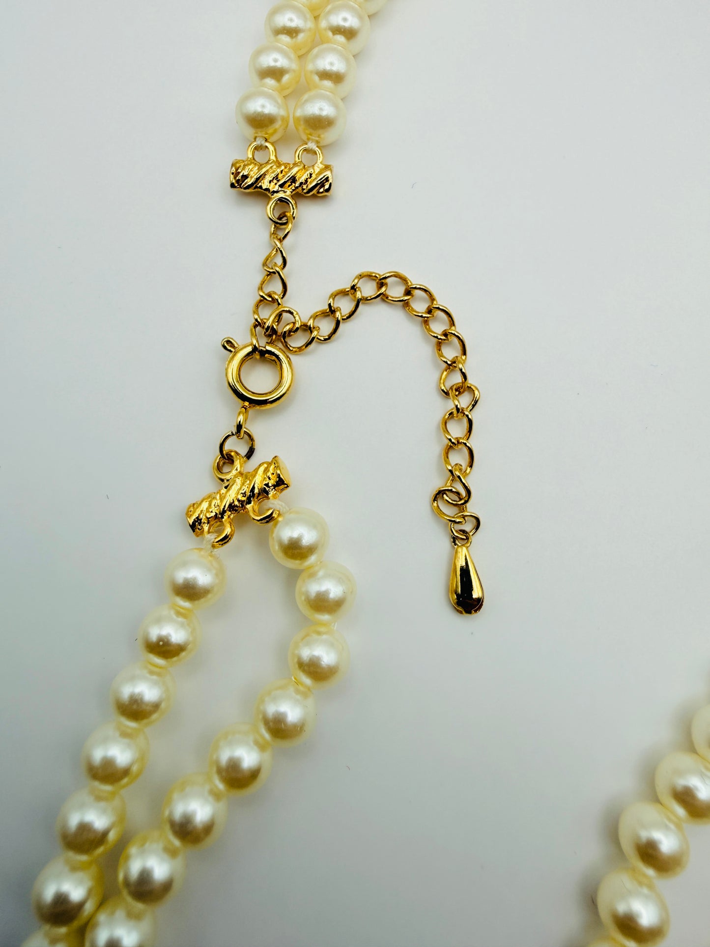 Collier vintage double rang de perles nacrées et nœud strassé