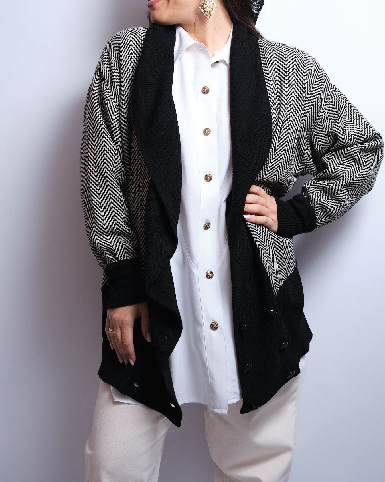 Veste / cardigan vintage fait main – motif graphique noir & blanc 80s