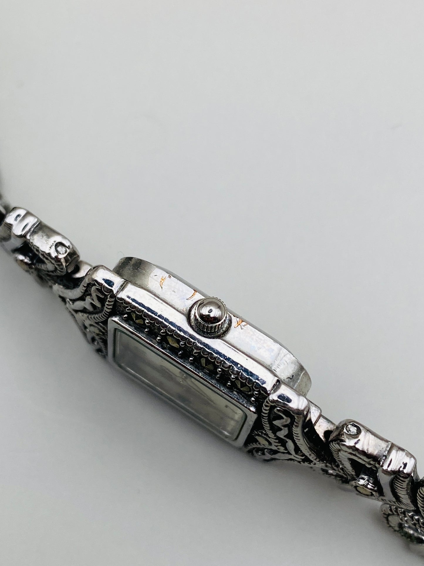 Montre Visage Quartz 90s – Style Art Déco Vintage