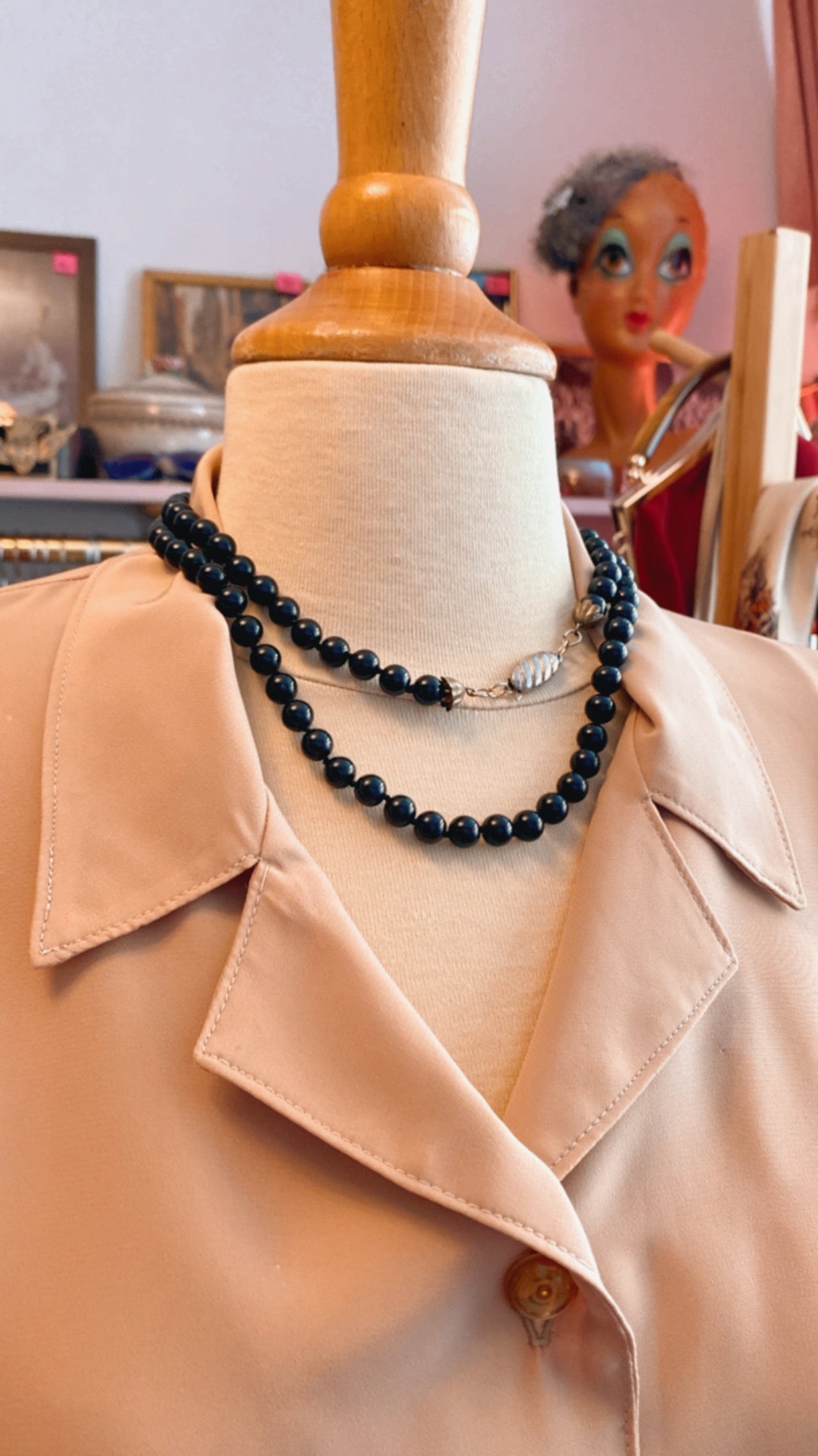 Collier Vintage 80s en perles de verre noir