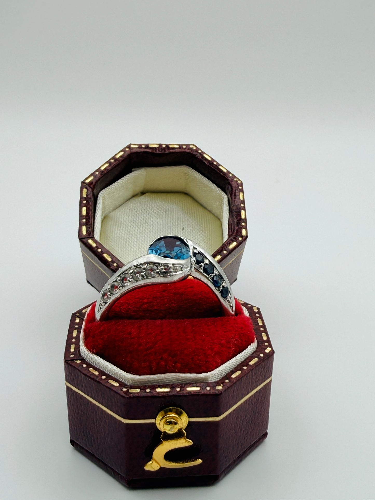 Bague argent 925, pierre bleue et oxydes