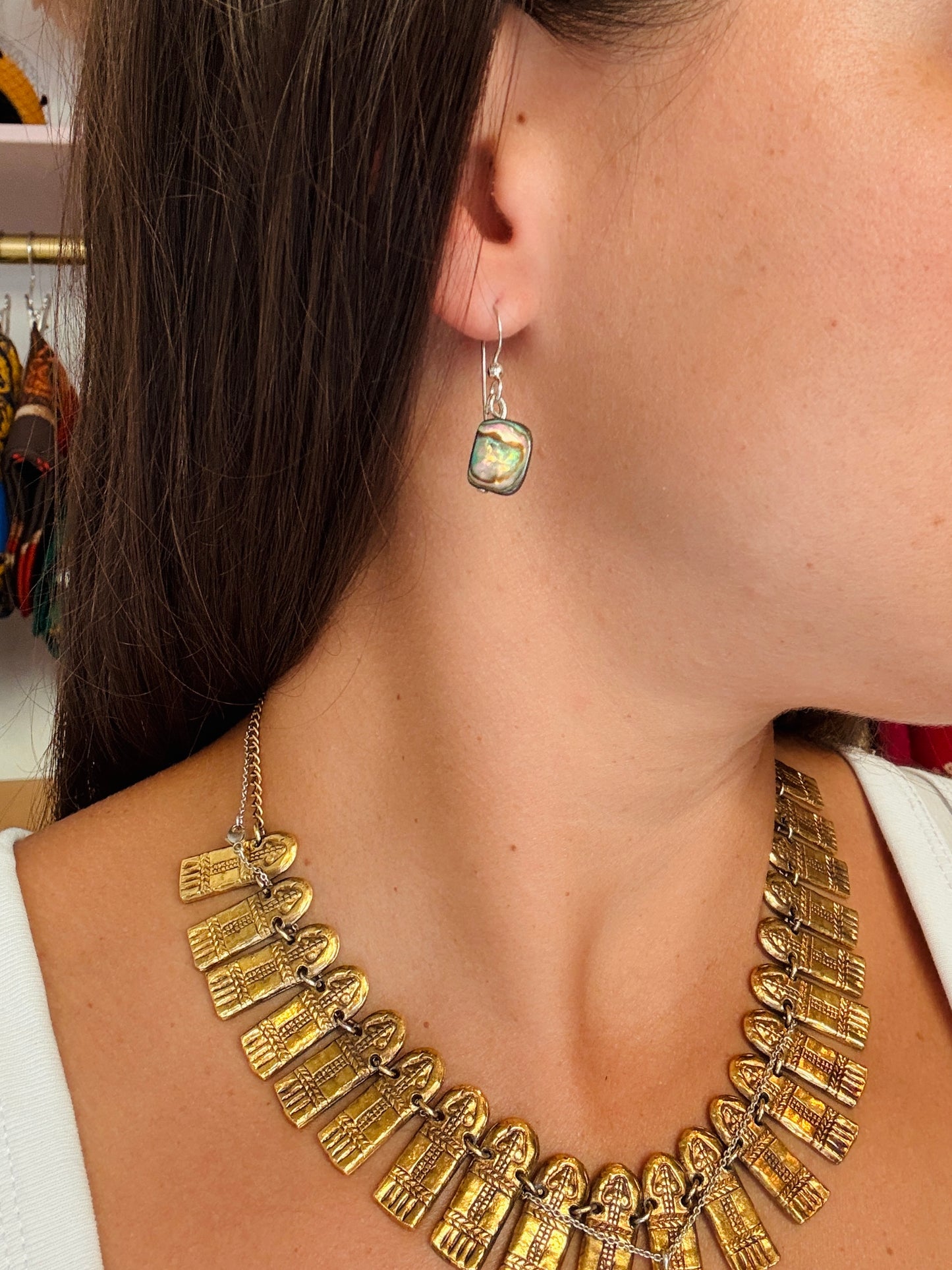 Boucles d’oreilles vintage en nacre irisée