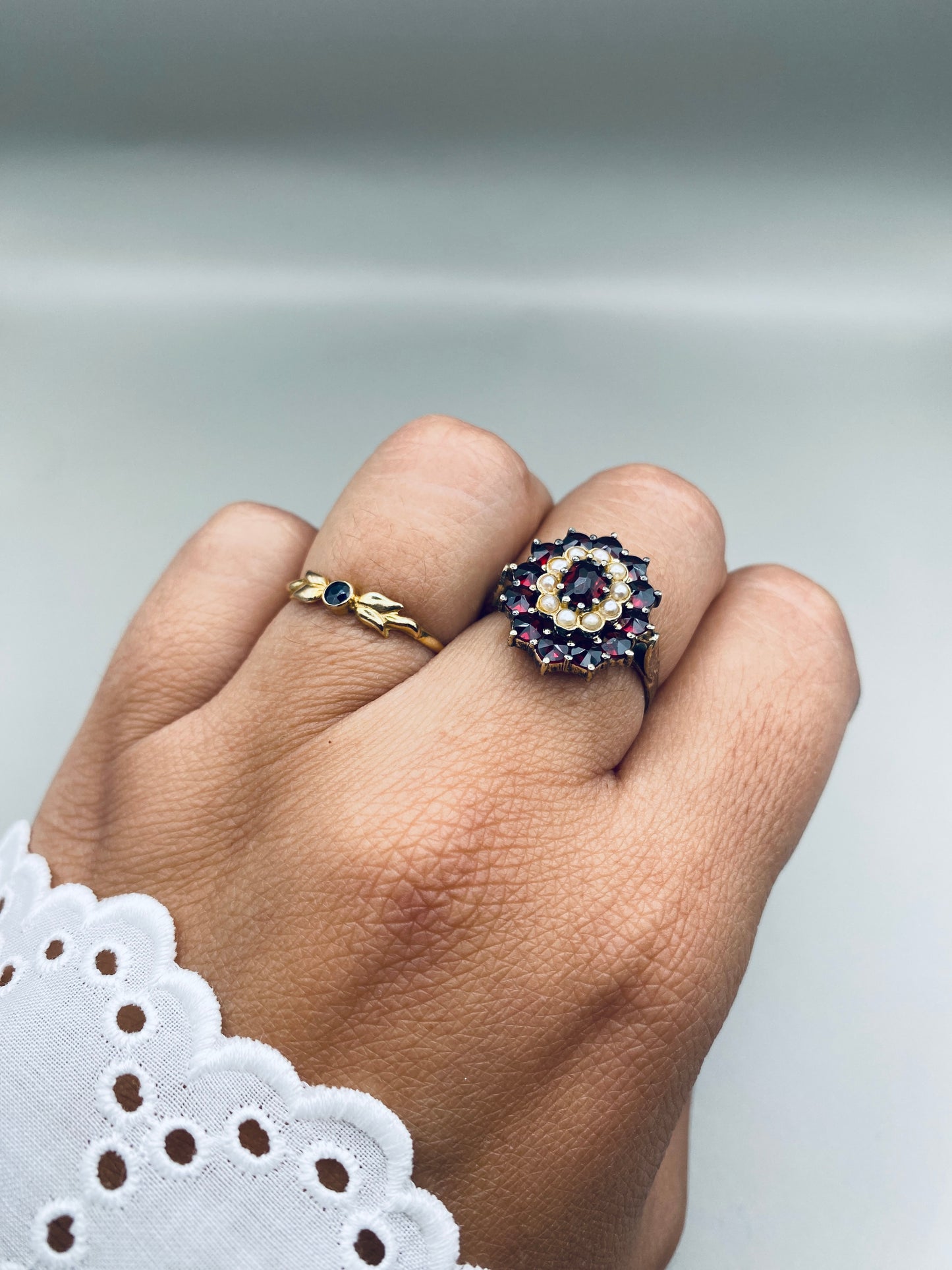 Bague ovale vintage grenats & perles, monture argent 800 Plaquée or