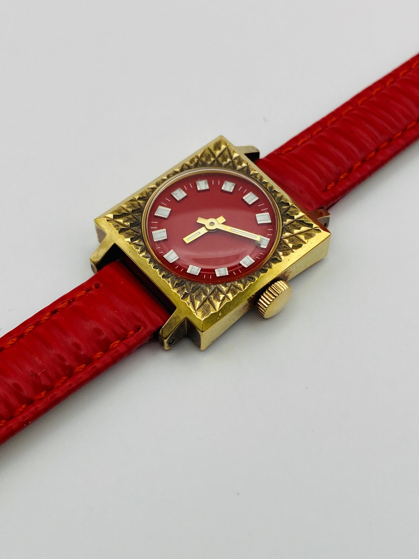 Montre vintage mécanique – New Old Stock – Bracelet Fendi en cuir neuf