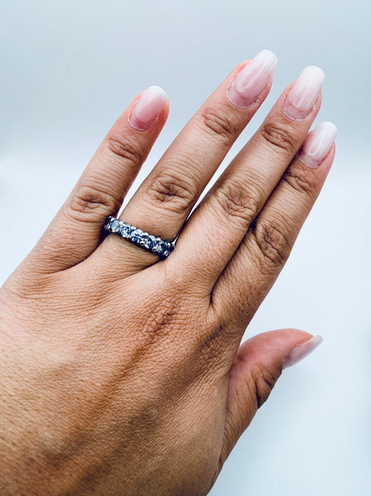 Bague rivière en argent 925 et pierres violettes