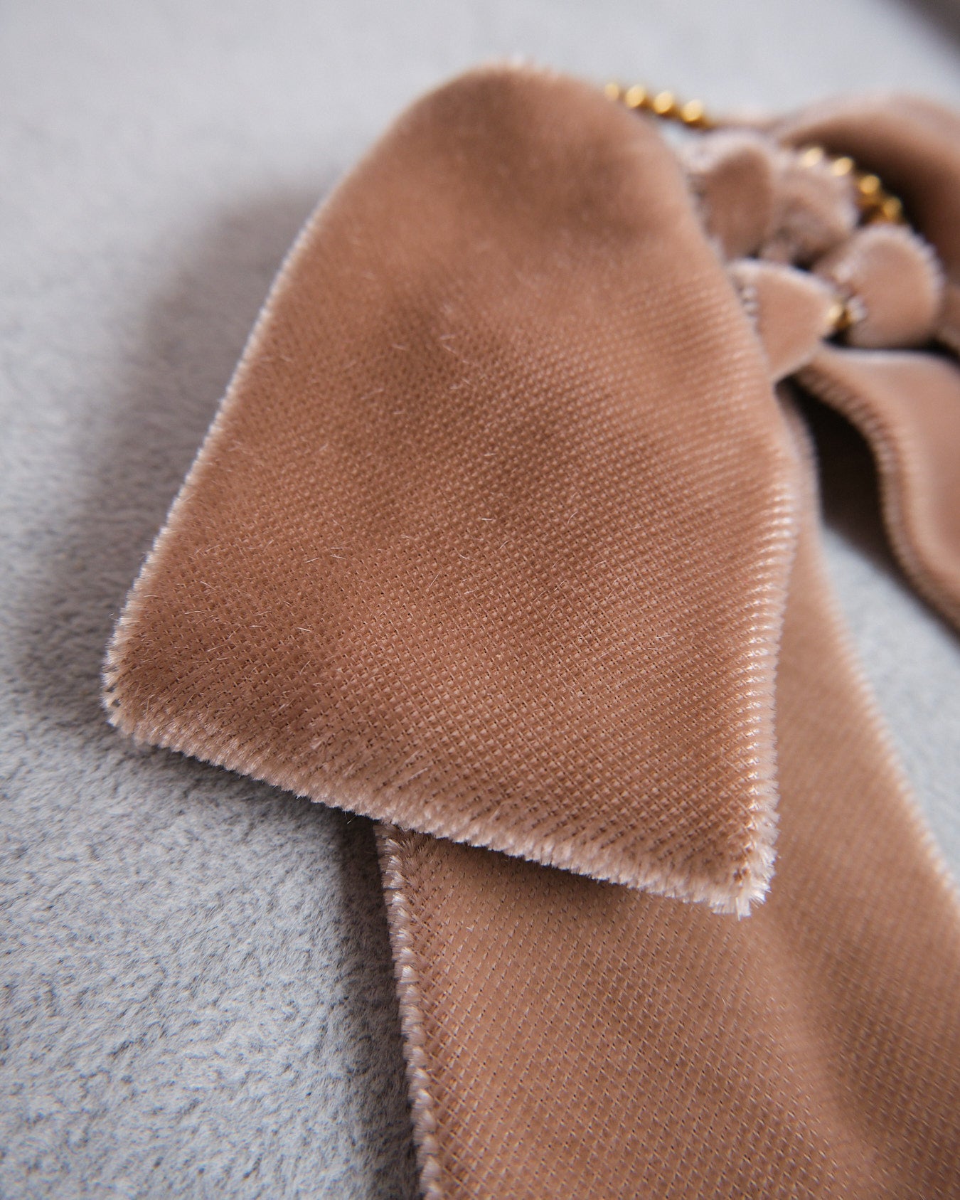 Barrette vintage en velours taupe signée Arifior Creazioni