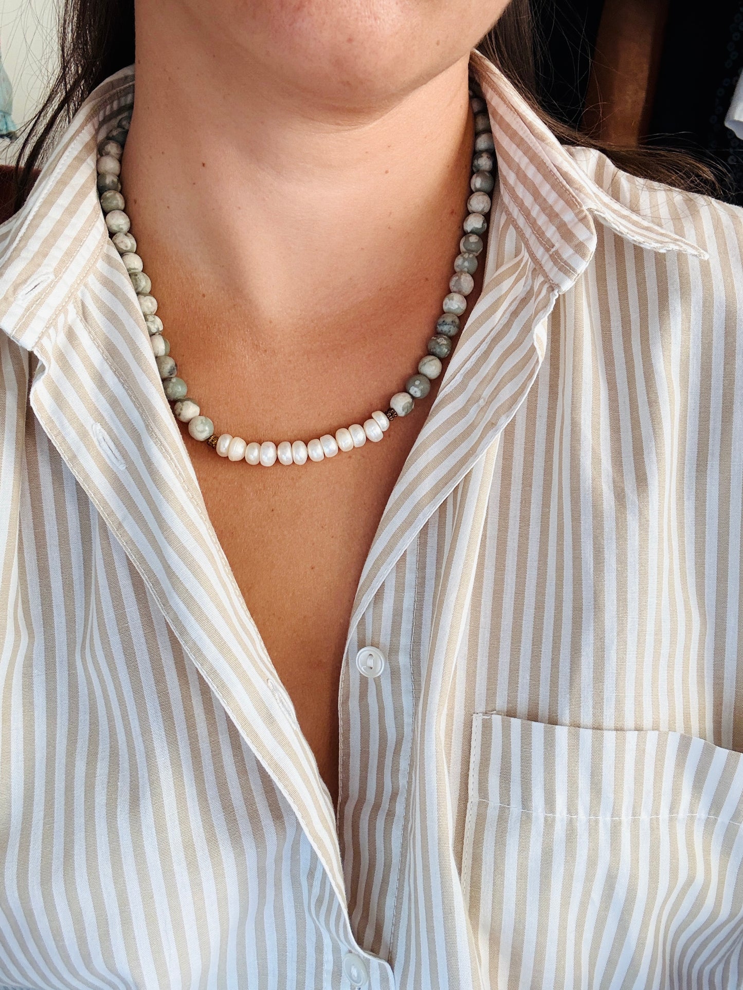 Collier vintage en pierres naturelles et véritables perles d’eau douce