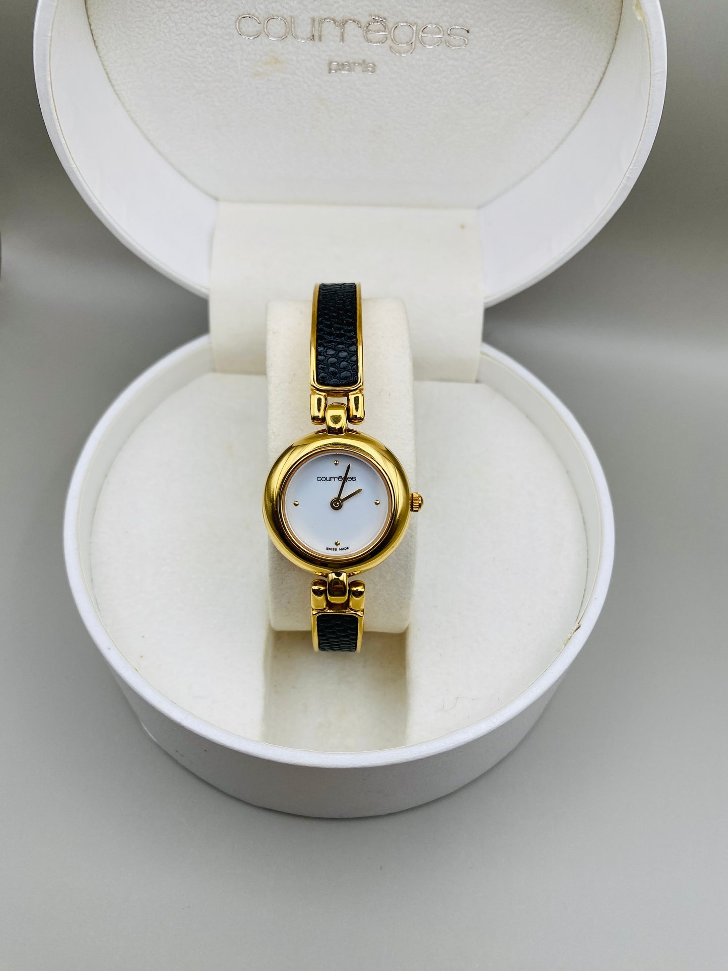 Montre Vintage Courrèges Paris – Swiss Made, dorée et cuir noir