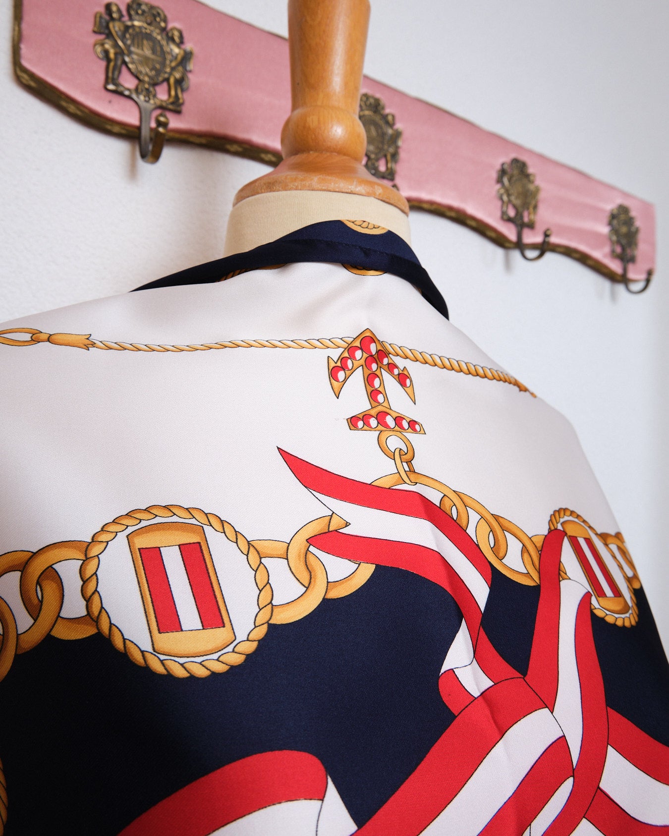 Grand foulard vintage en polyester satiné